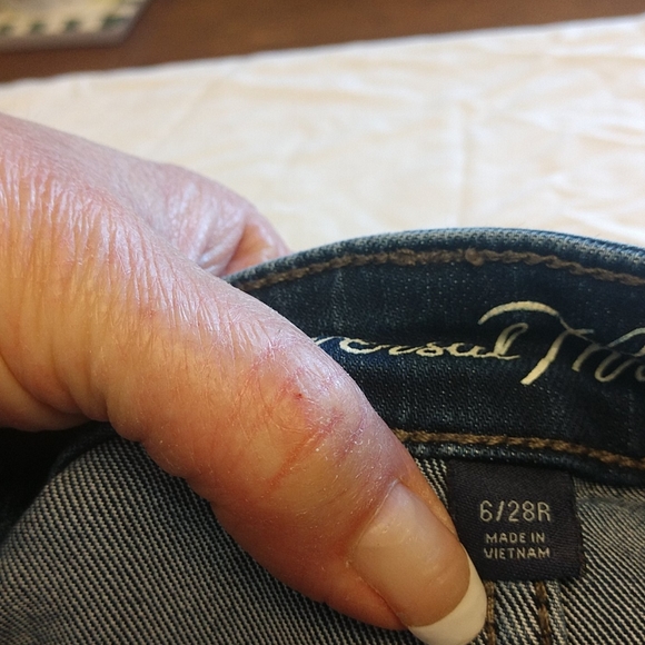 Universal Thread jeans - Picture 2 of 4